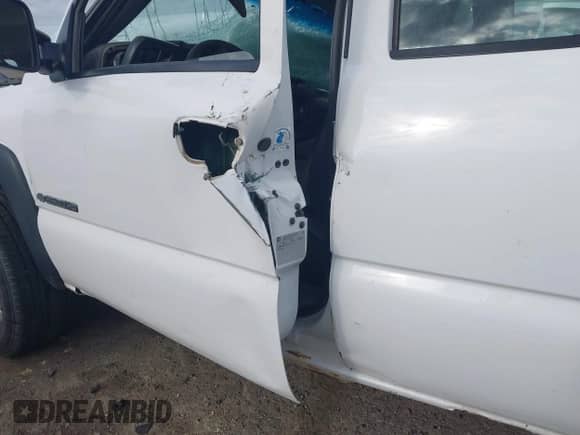 2007 Chevrolet Silverado 2500HD z VIN 1GBHK23U87F143166, wystawiony jako IAAI lot #41913814 z przebiegiem 412 948 mil mil oraz . Historia ofert i sprzedaży dostępna na DreamBid. Obrazek 19.