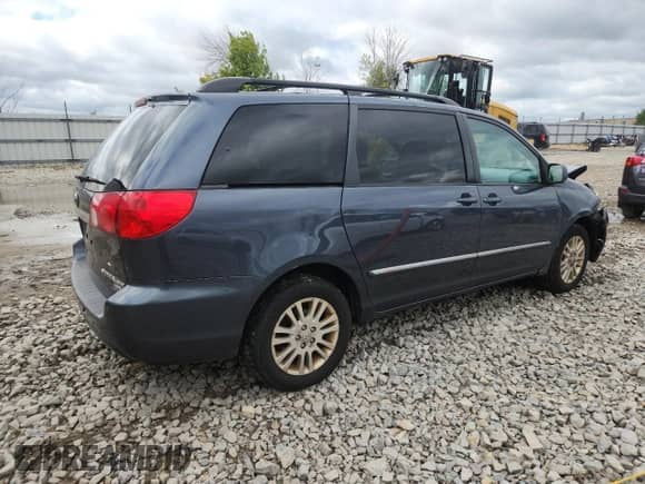 2009 Toyota Sienna XLE with VIN 5TDBK22C59S025170, listed as a Copart auction lot 70944055 with 267,429 mi miles and Non repairable. Bid and sale history available at DreamBid. Image 3.