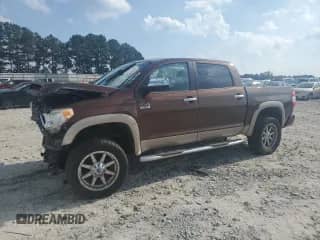 2015 Toyota Tundra Platinum с VIN 5TFAW5F13FX488375, выставлен на аукционе Copart как лот 81090255 с пробегом 72 498 миль миль и Списание • Salvage title. История ставок и продаж доступна на DreamBid. Изображение 1.