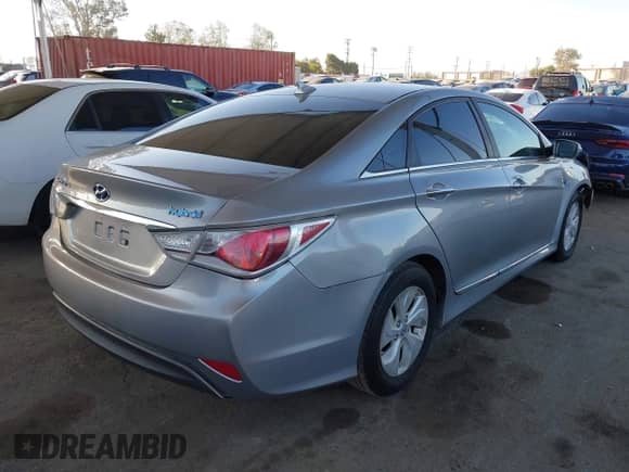 2015 Hyundai Sonata z VIN KMHEC4A45FA124883, wystawiony jako IAAI lot #42936191 z przebiegiem 121 994 mil mil oraz . Historia ofert i sprzedaży dostępna na DreamBid. Obrazek 4.