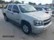 2007 Chevrolet Avalanche LTZ z VIN 3GNEC12057G137514, wystawiony jako IAAI lot #42508965 z przebiegiem 185 295 mil mil oraz . Historia ofert i sprzedaży dostępna na DreamBid. Obrazek 1.