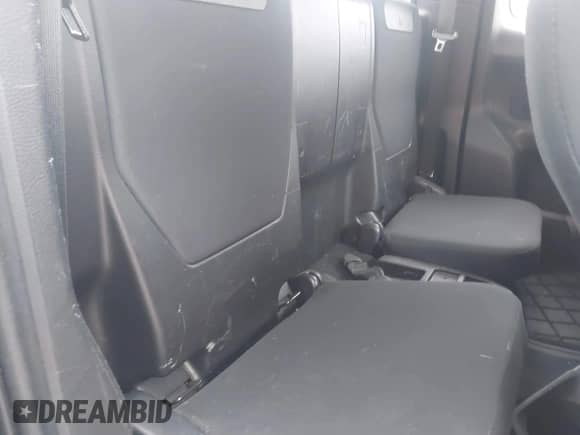2018 Toyota Tacoma SR5 z VIN 5TFSZ5AN7JX129318, wystawiony jako IAAI lot #42318892 z przebiegiem 78 613 mil mil oraz . Historia ofert i sprzedaży dostępna na DreamBid. Obrazek 8.