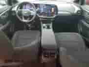 2025 Chevrolet Equinox EV LT z VIN 3GN7DLRP7SS121339, wystawiony jako Copart lot #51258095 z przebiegiem 5 956 mil mil oraz Szkoda całkowita • Salvage title. Historia ofert i sprzedaży dostępna na DreamBid. Obrazek 8.