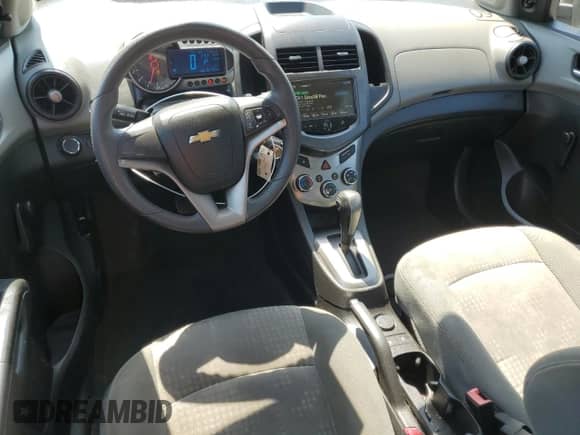 2013 Chevrolet Sonic LS с VIN 1G1JA5SH0D4212874, выставлен на аукционе Copart как лот 53473645 с пробегом 107 555 миль миль и Списание • Salvage title. История ставок и продаж доступна на DreamBid. Изображение 8.