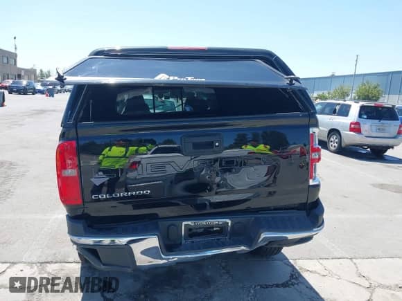 2022 Chevrolet Colorado 4WD Work Truck z VIN 1GCHTBEA3N1316565, wystawiony jako IAAI lot #42424656 z przebiegiem Nie podano mil oraz . Historia ofert i sprzedaży dostępna na DreamBid. Obrazek 16.