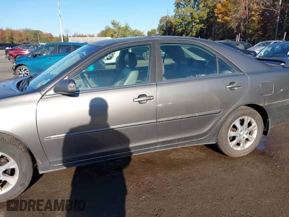 2005 Toyota Camry LE с VIN JTDBE30K253017496, выставлен на аукционе IAAI как лот 43496278 с пробегом 355 067 миль миль и . История ставок и продаж доступна на DreamBid. Изображение 6.
