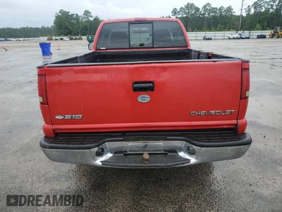 2003 Chevrolet S-10 with VIN 1GCCS14X238270633, listed as a Copart auction lot 67376275 with 232,732 mi miles and Salvage title. Bid and sale history available at DreamBid. Image 6.