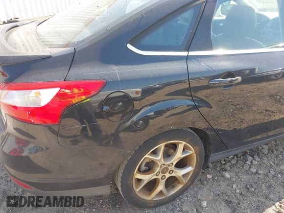 2014 Ford Focus Titanium with VIN 1FADP3J27EL227311, listed as a IAAI auction lot 41904675 with 180,459 mi miles and . Bid and sale history available at DreamBid. Image 13.