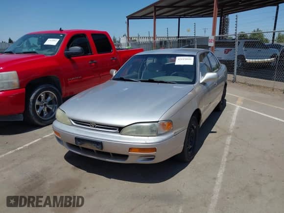 1995 Toyota Camry LE z VIN JT2SK12E0S0330606, wystawiony jako IAAI lot #42619849 z przebiegiem 188 034 mil mil oraz . Historia ofert i sprzedaży dostępna na DreamBid. Obrazek 2.