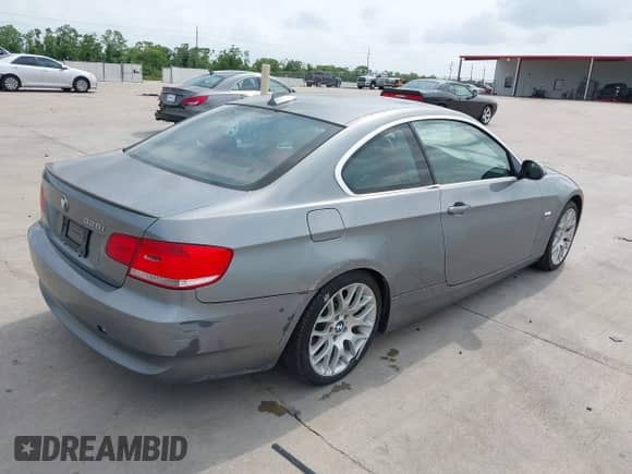 2009 BMW 3 Series 328i xDrive with VIN WBAWV53549PF95715, listed as a IAAI auction lot 42296949 with 182,003 mi miles and . Bid and sale history available at DreamBid. Image 4.