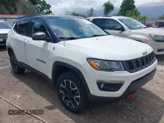2021 Jeep Compass Trailhawk z VIN 3C4NJDDB1MT571866, wystawiony jako IAAI lot #42470366 z przebiegiem 82 596 mil mil oraz . Historia ofert i sprzedaży dostępna na DreamBid. Obrazek 1.