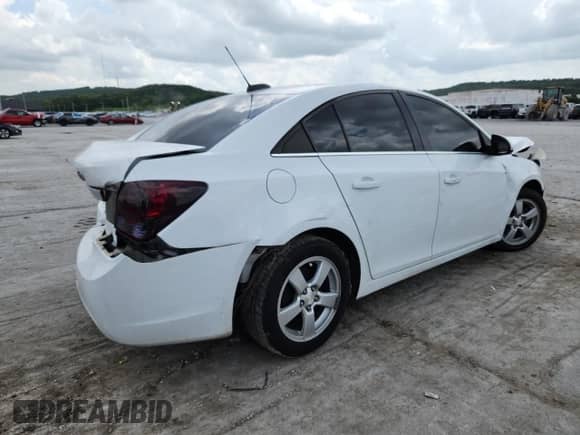 2015 Chevrolet Cruze LT z VIN 1G1PD5SBXF7199484, wystawiony jako Copart lot #63982425 z przebiegiem 97 856 mil mil oraz Szkoda całkowita • Salvage title. Historia ofert i sprzedaży dostępna na DreamBid. Obrazek 3.