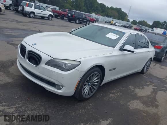 2011 BMW 7 Series 740Li z VIN WBAKB4C52BC574471, wystawiony jako IAAI lot #43382679 z przebiegiem 171 239 mil mil oraz . Historia ofert i sprzedaży dostępna na DreamBid. Obrazek 2.