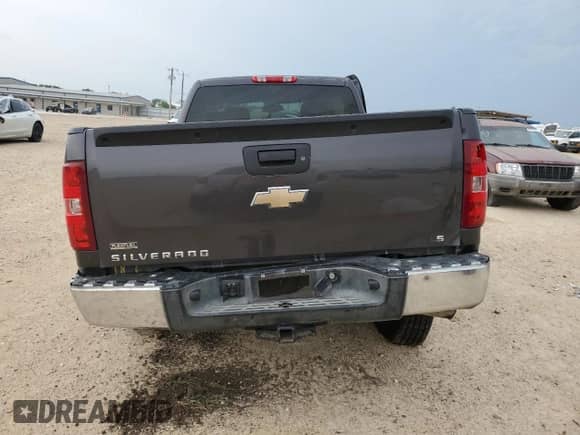 2011 Chevrolet Silverado 1500 LS z VIN 1GCRCREA7BZ115987, wystawiony jako Copart lot #55118205 z przebiegiem 108 272 mil mil oraz Szkoda całkowita • Salvage title. Historia ofert i sprzedaży dostępna na DreamBid. Obrazek 6.