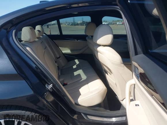 2017 BMW 5 Series 530i xDrive с VIN WBAJA7C36HWA70417, выставлен на аукционе IAAI как лот 43114087 с пробегом 69 736 миль миль и . История ставок и продаж доступна на DreamBid. Изображение 8.