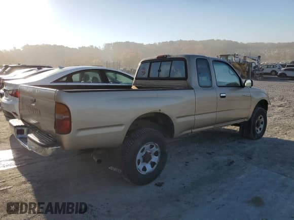 1997 Toyota Tacoma z VIN 4TAWM72N3VZ308584, wystawiony jako Copart lot #76939654 z przebiegiem 259 695 mil mil oraz Szkoda całkowita • Salvage title. Historia ofert i sprzedaży dostępna na DreamBid. Obrazek 3.