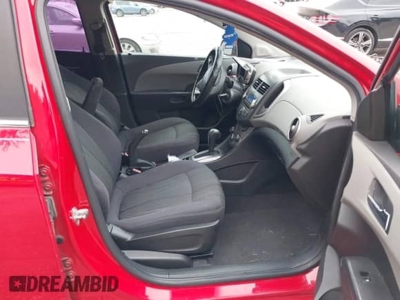 2013 Chevrolet Sonic LT с VIN 1G1JC6SG6D4161999, выставлен на аукционе IAAI как лот 42624613 с пробегом 309 745 миль миль и . История ставок и продаж доступна на DreamBid. Изображение 5.
