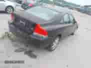 2005 Volvo S60 с VIN YV1RH592452459250, выставлен на аукционе IAAI как лот 42611610 с пробегом 91 005 миль миль и . История ставок и продаж доступна на DreamBid. Изображение 4.