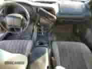 2002 Chevrolet Camaro z VIN 2G1FP22K222102393, wystawiony jako Copart lot #81532554 z przebiegiem 199 579 mil mil oraz Czysty tytuł • Clean title. Historia ofert i sprzedaży dostępna na DreamBid. Obrazek 8.