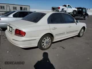 2004 Hyundai Sonata GLS z VIN KMHWF35H24A984241, wystawiony jako Copart lot #75917844 z przebiegiem 151 770 mil mil oraz Czysty tytuł • Clean title. Historia ofert i sprzedaży dostępna na DreamBid. Obrazek 3.