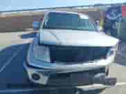 2008 Nissan Frontier SE z VIN 1N6AD09U68C425017, wystawiony jako IAAI lot #42393947 z przebiegiem Nie podano mil oraz . Historia ofert i sprzedaży dostępna na DreamBid. Obrazek 12.