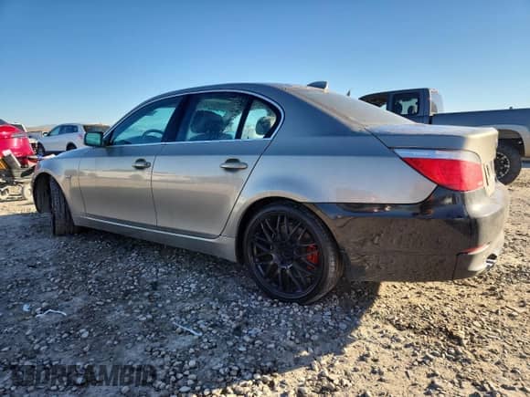 2009 BMW 5 Series 528i z VIN WBANU53549C123453, wystawiony jako Copart lot #90476065 z przebiegiem 150 400 mil mil oraz Czysty tytuł • Clean title. Historia ofert i sprzedaży dostępna na DreamBid. Obrazek 2.