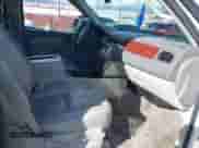 2010 Chevrolet Suburban LT z VIN 1GNUCJE05AR210539, wystawiony jako IAAI lot #41805107 z przebiegiem 166 305 mil mil oraz . Historia ofert i sprzedaży dostępna na DreamBid. Obrazek 5.