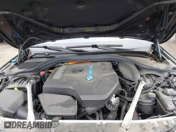 2019 BMW 5 Series 530e xDrive z VIN WBAJB1C51KB375850, wystawiony jako IAAI lot #42375948 z przebiegiem 70 680 mil mil oraz . Historia ofert i sprzedaży dostępna na DreamBid. Obrazek 10.