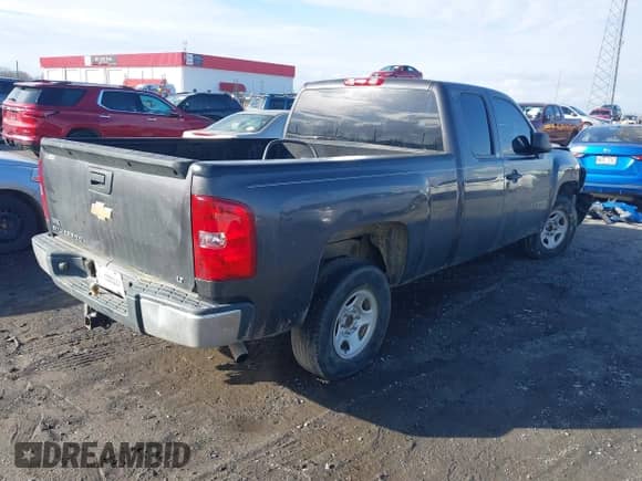 2011 Chevrolet Silverado 1500 LT z VIN 1GCRCSEAXBZ269861, wystawiony jako IAAI lot #41469839 z przebiegiem 199 929 mil mil oraz . Historia ofert i sprzedaży dostępna na DreamBid. Obrazek 4.