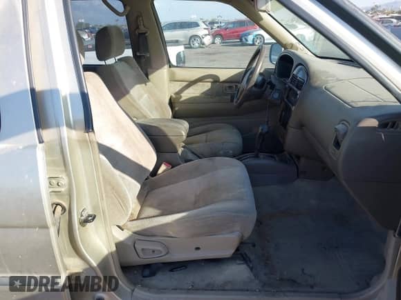 2000 Nissan Pathfinder XE z VIN JN8AR07S0YW428309, wystawiony jako IAAI lot #41432879 z przebiegiem 271 170 mil mil oraz . Historia ofert i sprzedaży dostępna na DreamBid. Obrazek 5.