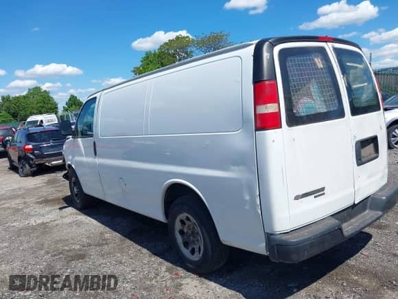 2011 Chevrolet Express Cargo z VIN 1GCSGAFX5B1149354, wystawiony jako IAAI lot #42196706 z przebiegiem Nie podano mil oraz . Historia ofert i sprzedaży dostępna na DreamBid. Obrazek 3.