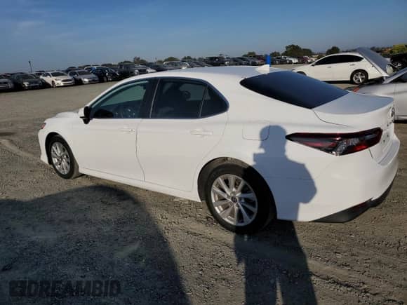 2022 Toyota Camry LE с VIN 4T1C11AK8NU658404, выставлен на аукционе Copart как лот 89670435 с пробегом 30 986 миль миль и Списание • Salvage title. История ставок и продаж доступна на DreamBid. Изображение 2.
