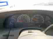 2002 Ford F-150 XL z VIN 1FTRX17L82NA73485, wystawiony jako Copart lot #65565265 z przebiegiem 186 263 mil mil oraz Czysty tytuł • Clean title. Historia ofert i sprzedaży dostępna na DreamBid. Obrazek 9.