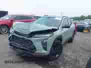 2025 Chevrolet Trax ACTIV z VIN KL77LKEP9SC126850, wystawiony jako IAAI lot #42187814 z przebiegiem 6 854 mil mil oraz . Historia ofert i sprzedaży dostępna na DreamBid. Obrazek 2.