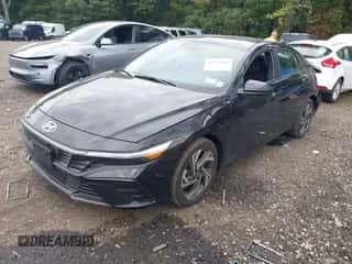 2025 Hyundai Elantra SEL Sport with VIN KMHLM4DG6SU928435, listed as a IAAI auction lot 43274661 with 5,619 mi miles and . Bid and sale history available at DreamBid. Image 2.