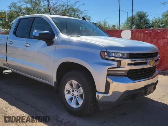 2020 Chevrolet Silverado 1500 LT z VIN 1GCRYDED4LZ121987, wystawiony jako Copart lot #91054155 z przebiegiem 94 905 mil mil oraz Czysty tytuł • Clean title. Historia ofert i sprzedaży dostępna na DreamBid. Obrazek 1.