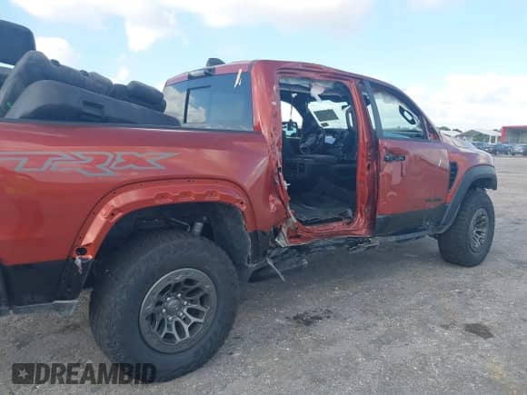 2024 Ram 1500 TRX с VIN 1C6SRFU98RN223288, выставлен на аукционе IAAI как лот 42150583 с пробегом 3 615 миль миль и . История ставок и продаж доступна на DreamBid. Изображение 19.