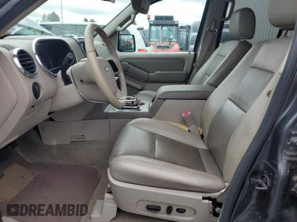 2007 Ford Explorer XLT с VIN 1FMEU63847UA60120, выставлен на аукционе Copart как лот 86763324 с пробегом 121 594 миль миль и Чистый • Clean title. История ставок и продаж доступна на DreamBid. Изображение 7.