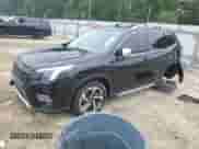 2024 Subaru Forester Touring z VIN JF2SKAMC3RH404102, wystawiony jako Copart lot #66607975 z przebiegiem 9 418 mil mil oraz Szkoda całkowita • Salvage title. Historia ofert i sprzedaży dostępna na DreamBid. Obrazek 1.