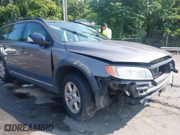2009 Volvo XC70 3.2L with VIN YV4BZ982491050557, listed as a IAAI auction lot 42687556 with 138,238 mi miles and . Bid and sale history available at DreamBid. Image 1.