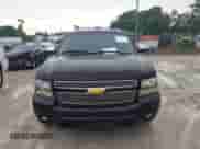 2011 Chevrolet Tahoe LTZ z VIN 1GNSCCE00BR206838, wystawiony jako IAAI lot #42854734 z przebiegiem 266 312 mil mil oraz . Historia ofert i sprzedaży dostępna na DreamBid. Obrazek 12.