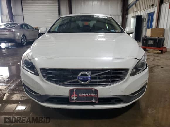 2017 Volvo S60 Inscription Platinum с VIN LYV402TM3HB146807, выставлен на аукционе Copart как лот 61412475 с пробегом 71 862 миль миль и Списание • Salvage title. История ставок и продаж доступна на DreamBid. Изображение 5.