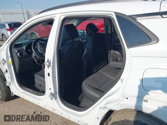 2018 Hyundai Kona Limited z VIN KM8K33A51JU098778, wystawiony jako IAAI lot #42909867 z przebiegiem 26 087 mil mil oraz . Historia ofert i sprzedaży dostępna na DreamBid. Obrazek 6.