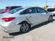 2017 Hyundai Sonata SE с VIN 5NPE24AF4HH475160, выставлен на аукционе IAAI как лот 43263942 с пробегом 79 985 миль миль и . История ставок и продаж доступна на DreamBid. Изображение 4.