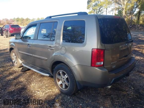 2009 Honda Pilot Touring with VIN 5FNYF48979B007005, listed as a IAAI auction lot 43454497 with 128,268 mi miles and . Bid and sale history available at DreamBid. Image 3.