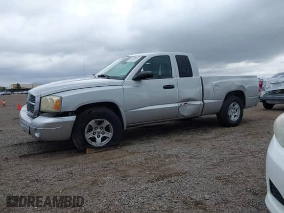 2007 Dodge Dakota SLT with VIN 1D7HE42K97S126808, listed as a IAAI auction lot 42189660 with 232,109 mi miles and . Bid and sale history available at DreamBid. Image 15.