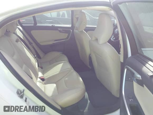 2018 Volvo S60 Inscription с VIN LYV402HK9JB173328, выставлен на аукционе IAAI как лот 41818895 с пробегом 60 215 миль миль и . История ставок и продаж доступна на DreamBid. Изображение 8.
