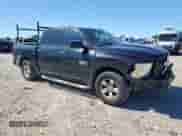 2018 Ram 1500 Tradesman z VIN 3C6RR6KG2JG225504, wystawiony jako Copart lot #56739575 z przebiegiem 137 272 mil mil oraz Szkoda całkowita • Salvage title. Historia ofert i sprzedaży dostępna na DreamBid. Obrazek 4.