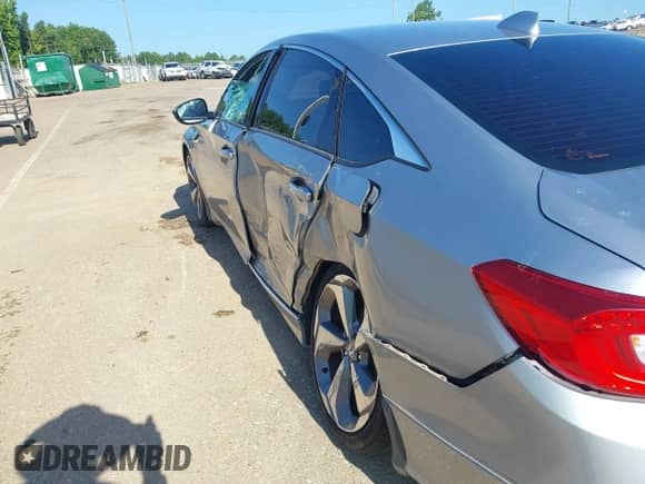 2019 Honda Accord Touring z VIN 1HGCV2F91KA020644, wystawiony jako IAAI lot #42769904 z przebiegiem 63 059 mil mil oraz . Historia ofert i sprzedaży dostępna na DreamBid. Obrazek 17.