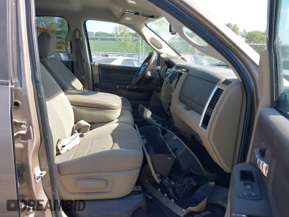 2010 Dodge 1500 SLT z VIN 1D7RV1GT8AS211408, wystawiony jako IAAI lot #39632883 z przebiegiem 225 628 mil mil oraz . Historia ofert i sprzedaży dostępna na DreamBid. Obrazek 5.
